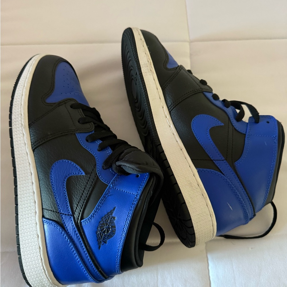 Women’s Jordan retro Blue Sneakers 6.5